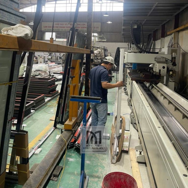 xưởng sản xuất cửa nhôm