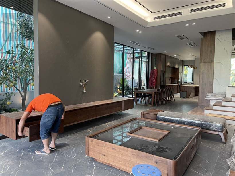 Phòng khách gỗ óc chó - mẫu 4