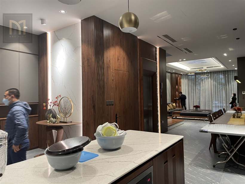 Tủ bếp & phòng ăn gỗ óc chó - mẫu 5